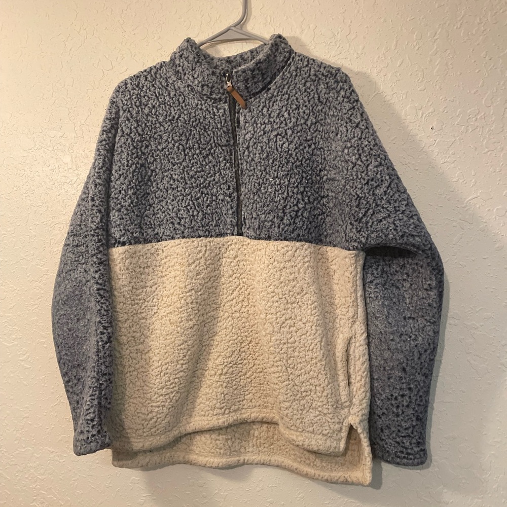 Blue and white fuzzy sweatshirt size large time a tru